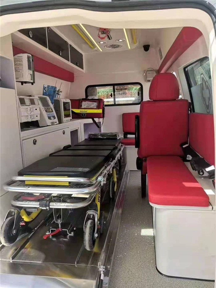 四驱越野救护车_福特负压救护车超豪华型救护车量身打造