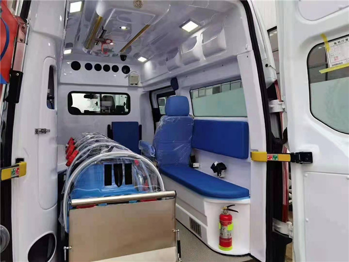 新疆福特四驱越野新模具豪华版层流负压救护车品质超前，性能卓越