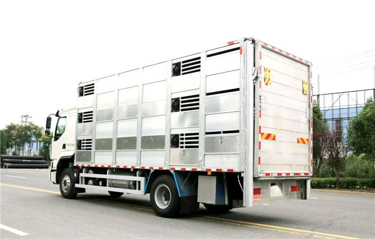 国六柳汽乘龙6.8米铝合金运猪车厂家报价
