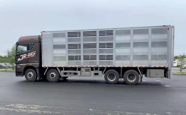 解放前四后八拉猪车_9米6运猪车全铝合金畜禽猪苗运输车