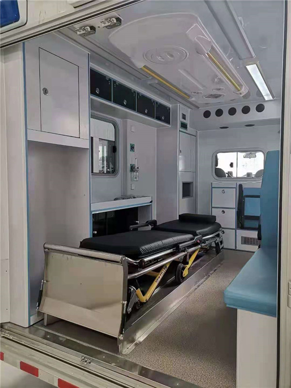 带CT的方舱救护车_依维柯欧胜方舱负压救护车_生产厂家，价格多少