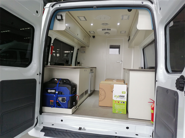 食品安全快检车_福特V348食品安全检测车_移动小型实验室