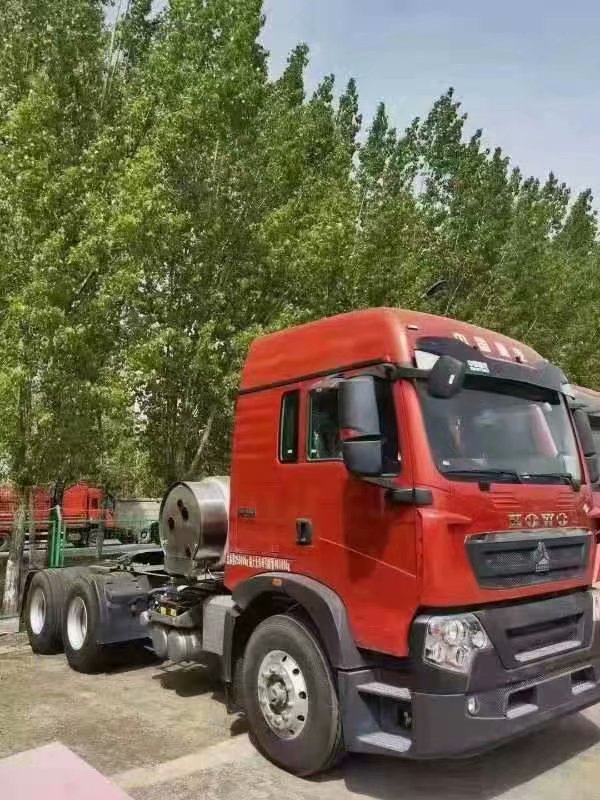 重汽豪沃XT牵引车 440马力1000L气瓶 火红色国六排放