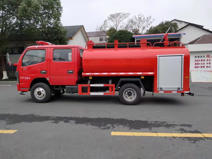 5吨水罐消防车_四川贵州云南_小型4吨消防洒水车厂家价格报价多少钱