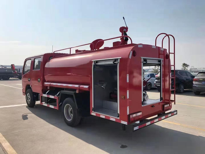 5吨泡沫消防车_西藏陕西甘肃_小型4吨消防洒水车厂家价格报价多少钱
