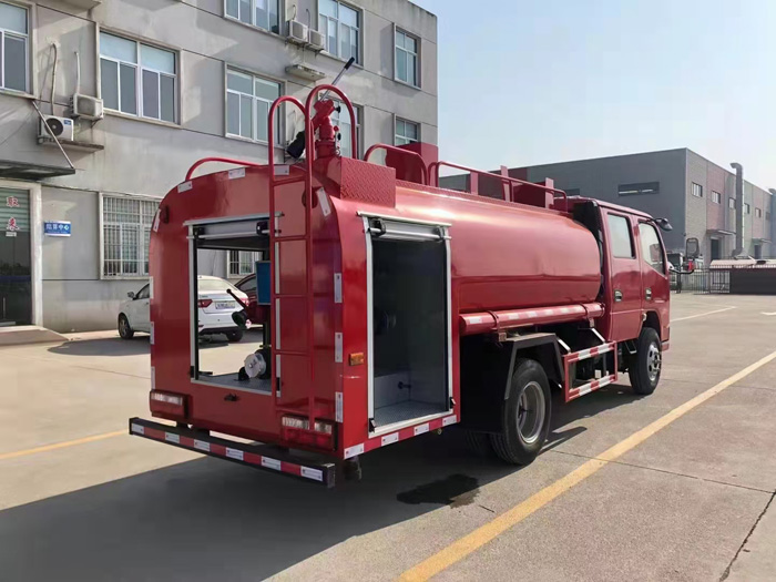 5吨泡沫消防车_四川贵州云南_小型4吨消防洒水车厂家价格报价多少钱