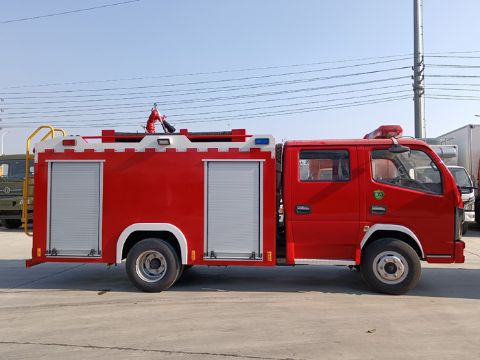 5吨消防洒水车价格_旅游风景区小型消防车_2.5-5吨泡沫消防车现车报价