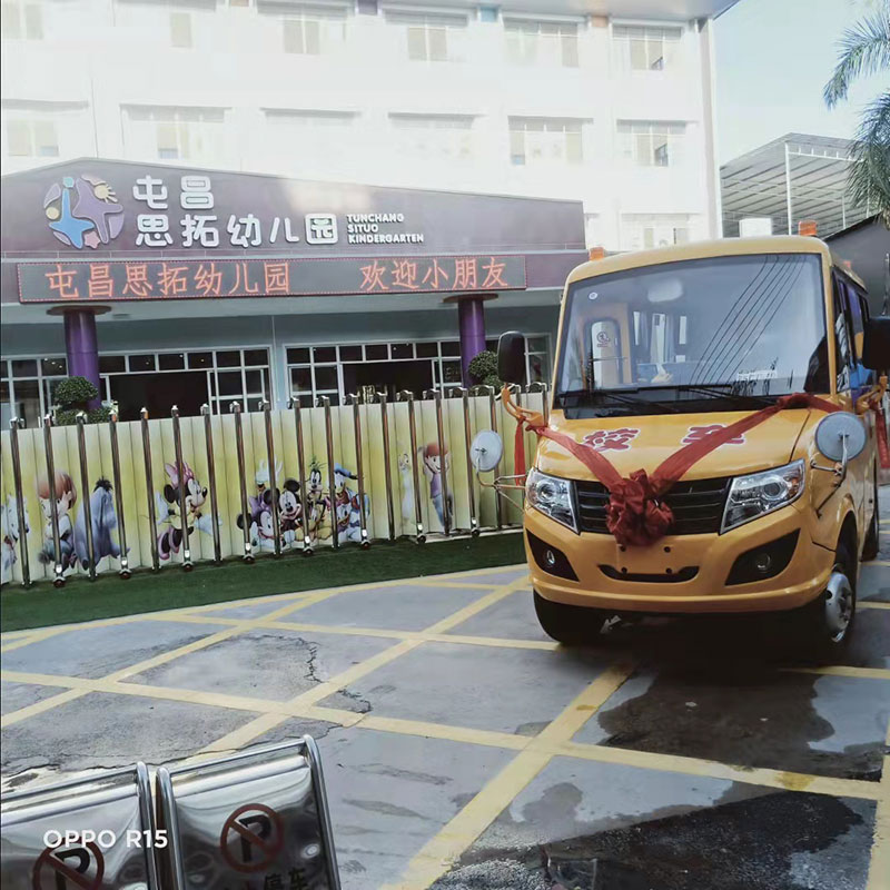 揭阳市5.3米19座幼儿校车 二手校车 东风校车 校车玻璃 校车配件配置