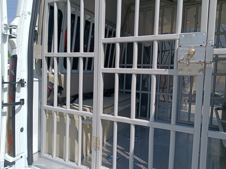福特囚车 监狱看守所9-15座柴油囚车 广西海南救护型囚车